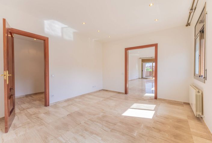 Image No.16-8 Bed House/Villa for sale