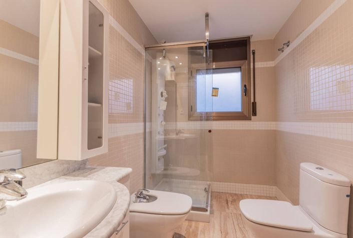 Image No.17-8 Bed House/Villa for sale