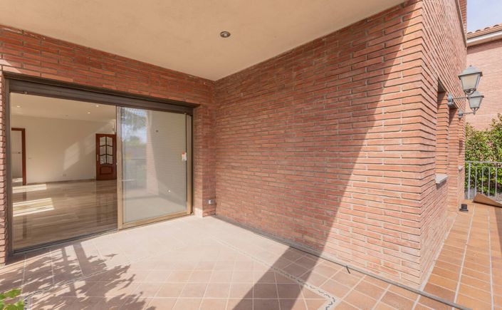 Image No.25-8 Bed House/Villa for sale
