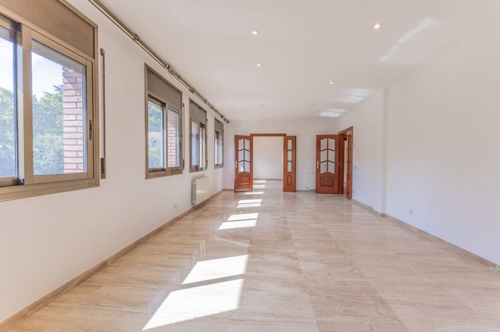 Image No.4-8 Bed House/Villa for sale