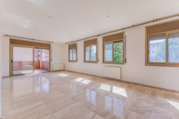 Image No.5-8 Bed House/Villa for sale