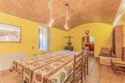 Interior 6