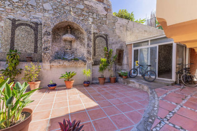 Exterior 5