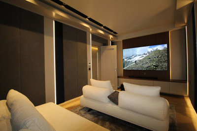 Interior 8