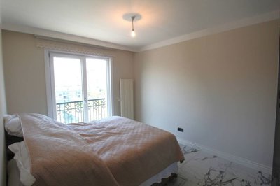 Interior 8