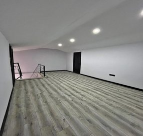 Interior 8