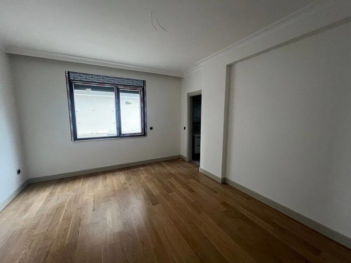 Image No.10-3 Bed Apartment for sale