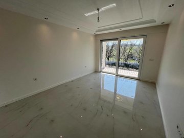 Interior 6