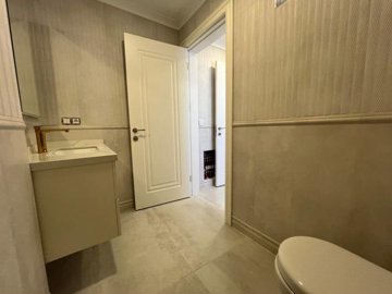 Interior 10