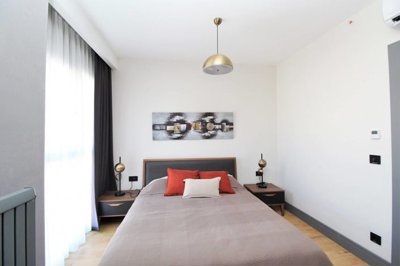 Interior 6