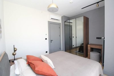 Interior 7