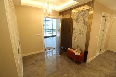 Interior 6