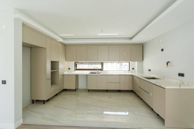 Interior 4