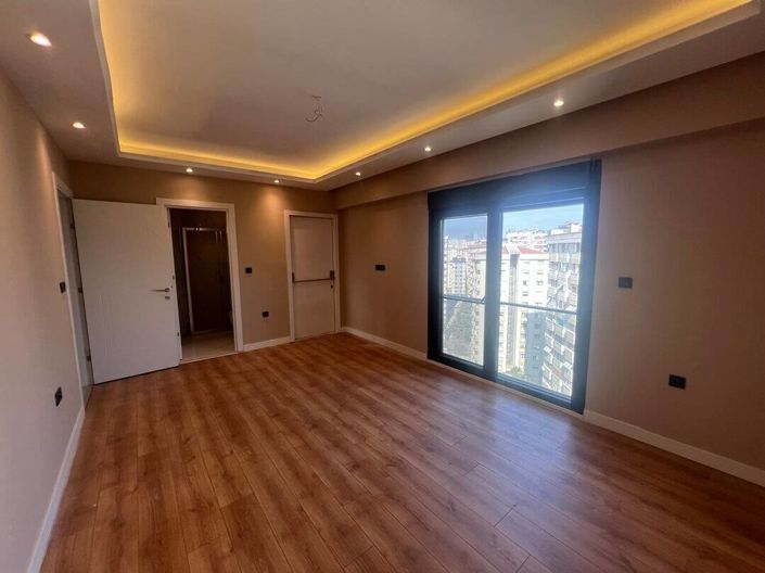 Image No.10-3 Bed Apartment for sale