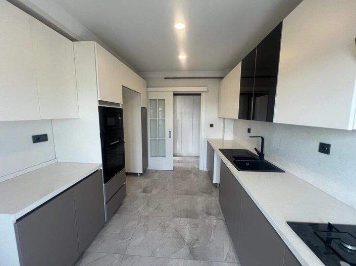 Image No.9-3 Bed Apartment for sale
