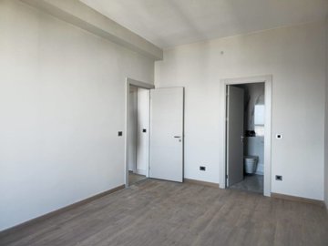 Interior 6