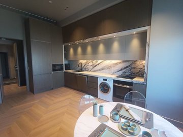 Interior 8
