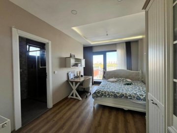 Interior 7