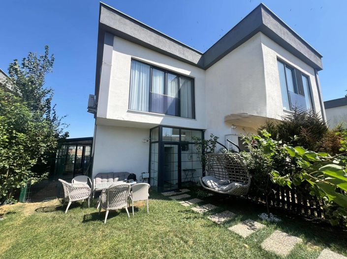 Image No.2-Maison / Villa de 4 chambres à vendre à Büyükçekmece