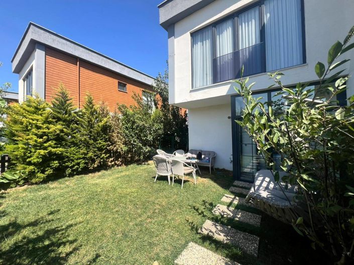 Image No.5-Maison / Villa de 4 chambres à vendre à Büyükçekmece