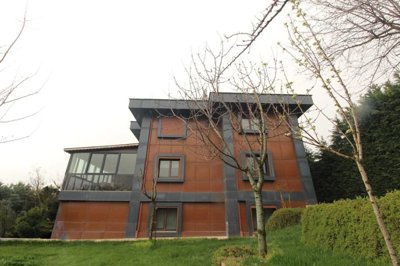 Exterior 3