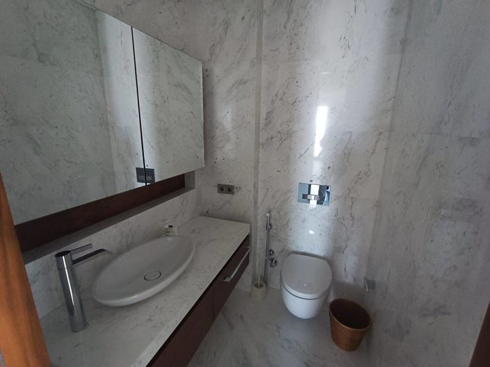 Image No.18-6 Bed Apartment for sale