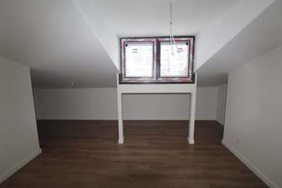 Interior 6