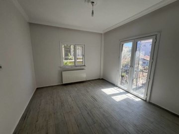 Interior 8