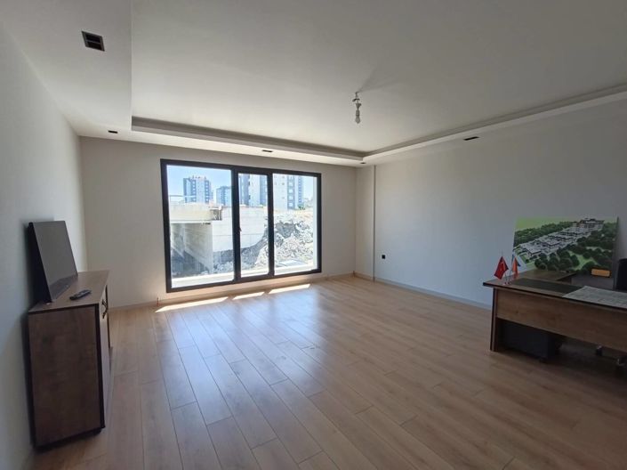 Image No.5-4 Bed Apartment for sale