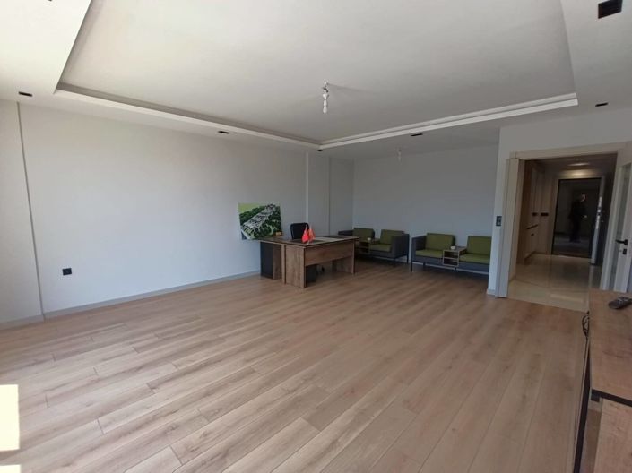 Image No.6-4 Bed Apartment for sale