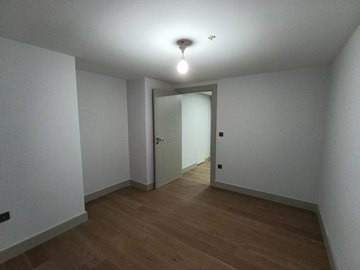 Interior 7