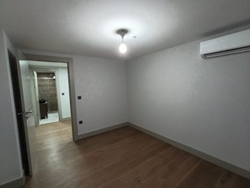 Interior 8