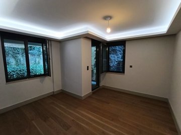 Interior 5