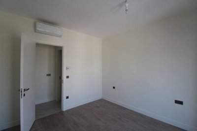 Interior 8