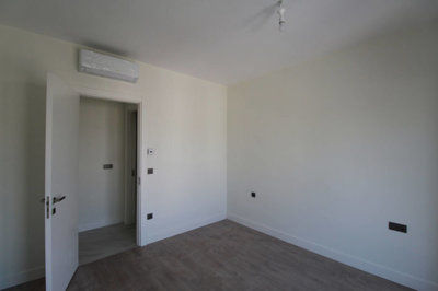 Interior 8