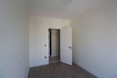 Interior 6