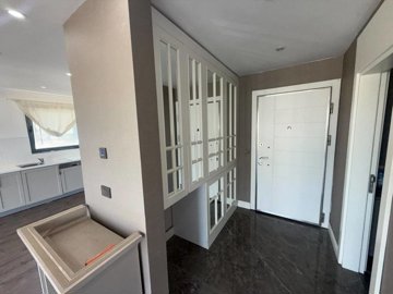 Interior 4