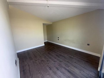 Interior 8
