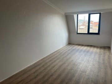 Interior 8