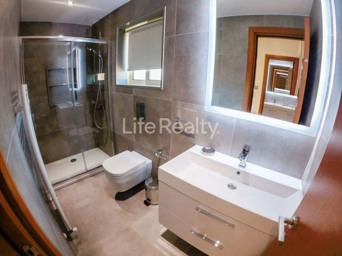 Image No.19-5 Bed House for sale