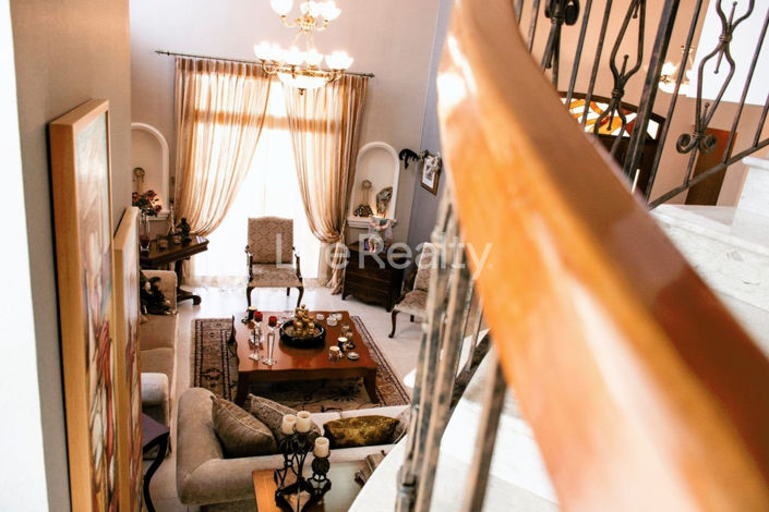 Image No.8-5 Bed House for sale