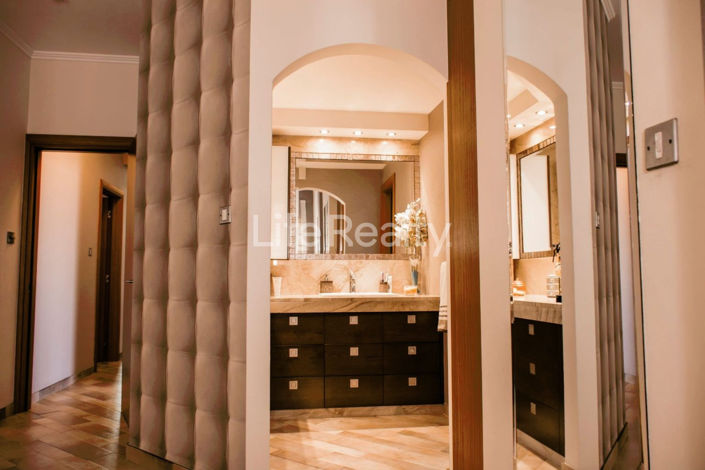 Image No.9-5 Bed House for sale