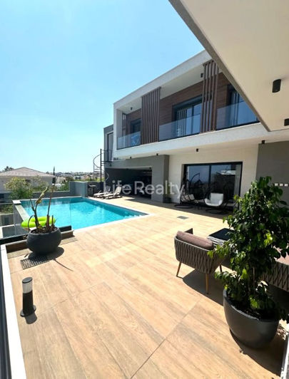 Image No.2-5 Bed House for sale