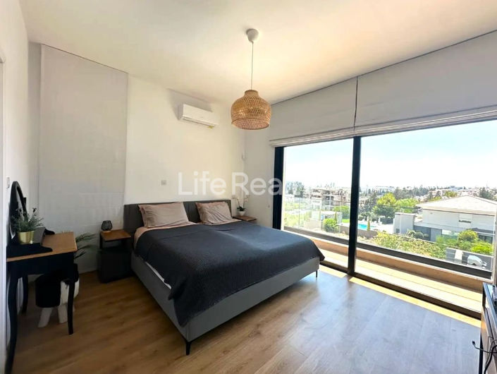 Image No.6-5 Bed House for sale