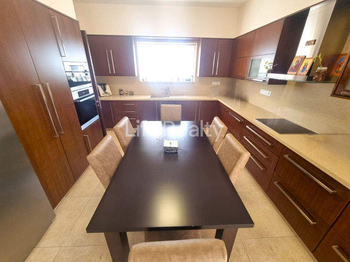 Image No.9-4 Bed House for sale