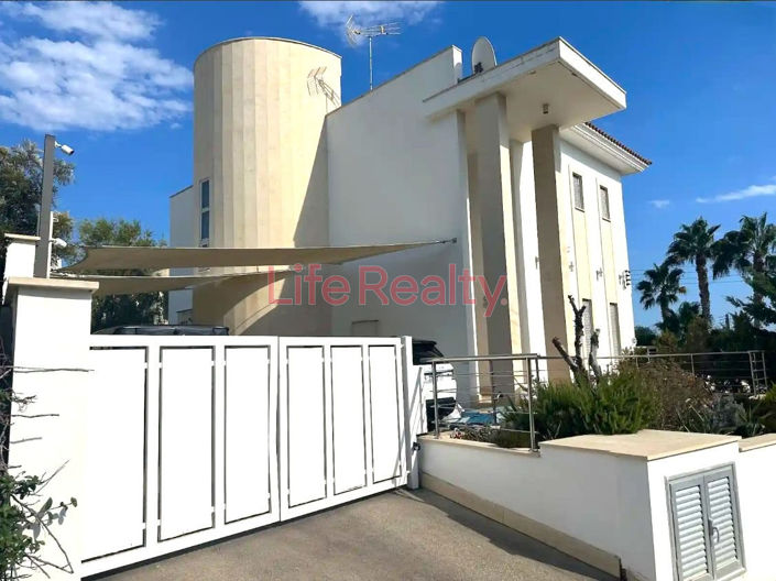 Image No.12-5 Bed House for sale