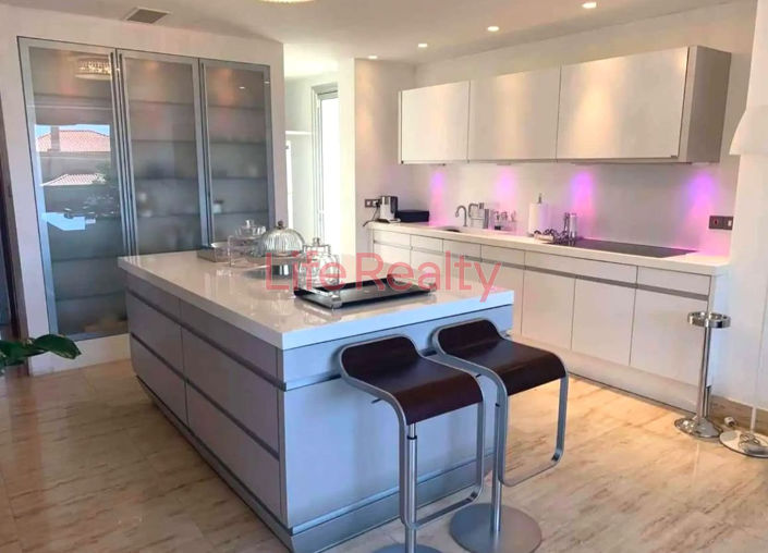 Image No.7-5 Bed House for sale