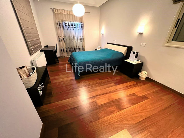 Image No.8-3 Bed House for sale