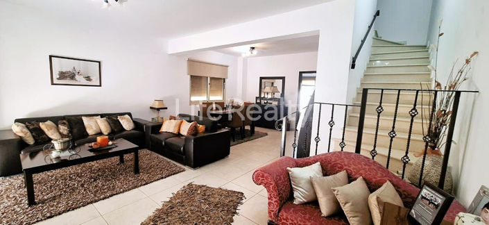 Image No.1-3 Bed House for sale