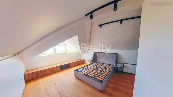 Image No.7-5 Bed House for sale